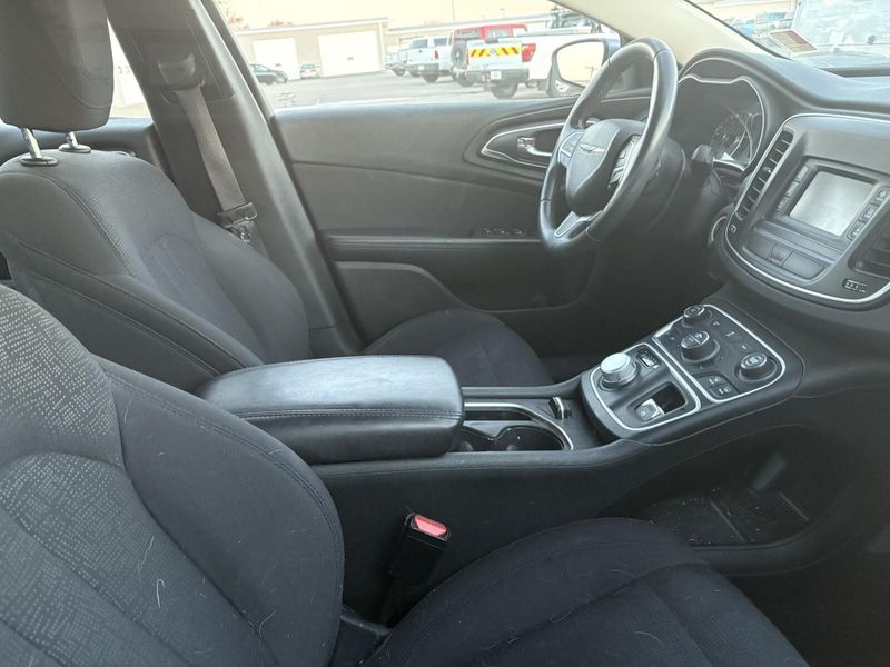 Used 2015 Chrysler 200 LimitedImage 7