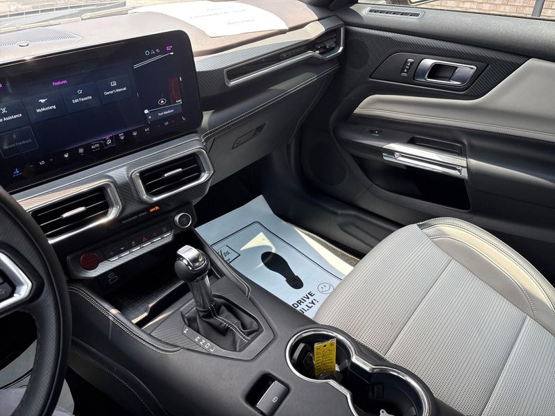 2024 Ford Mustang EcoBoostImage 17
