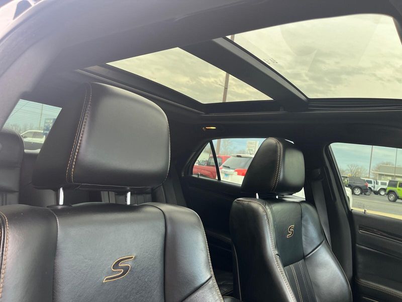 2016 Chrysler 300 300SImage 8