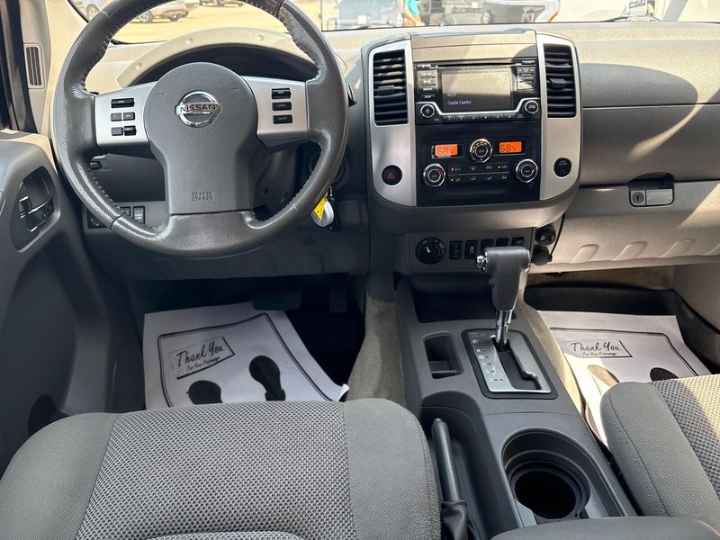 Used 2017 Nissan Frontier SV V6Image 5