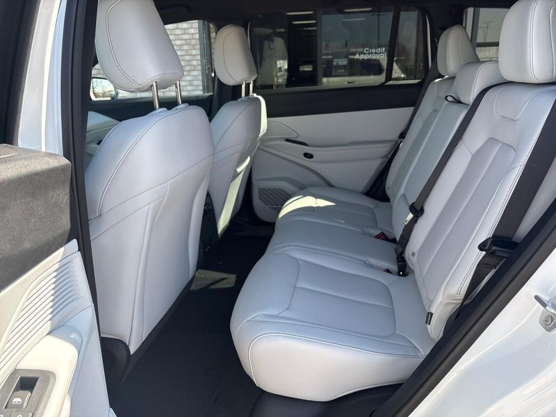 New 2026 Jeep Cherokee Limited 4x4Image 4