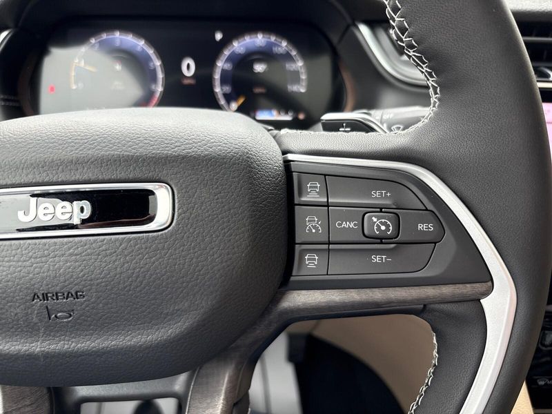 2025 Jeep Grand Cherokee L Limited 4x4Image 17