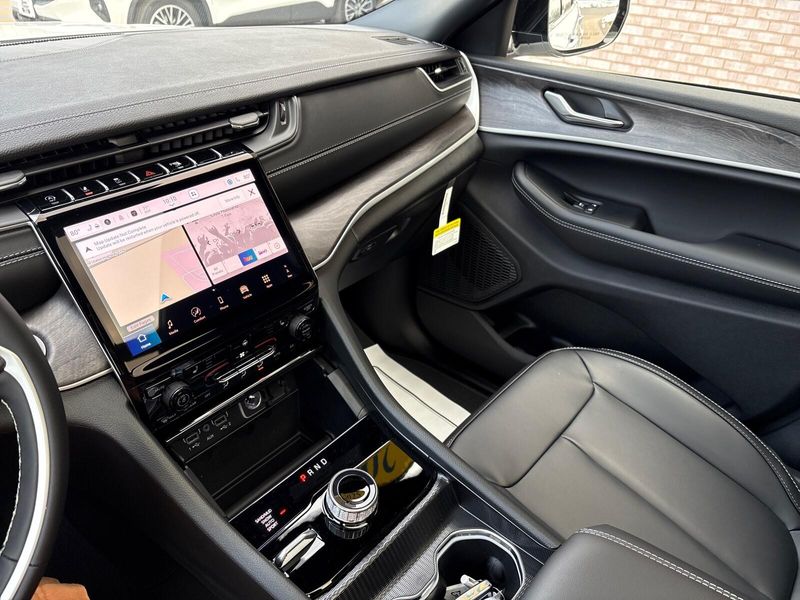 New 2025 Jeep Grand Cherokee Limited 4x4Image 16