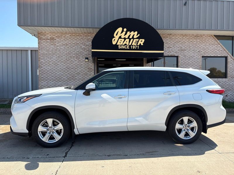 Used 2023 Toyota Highlander LImage 2