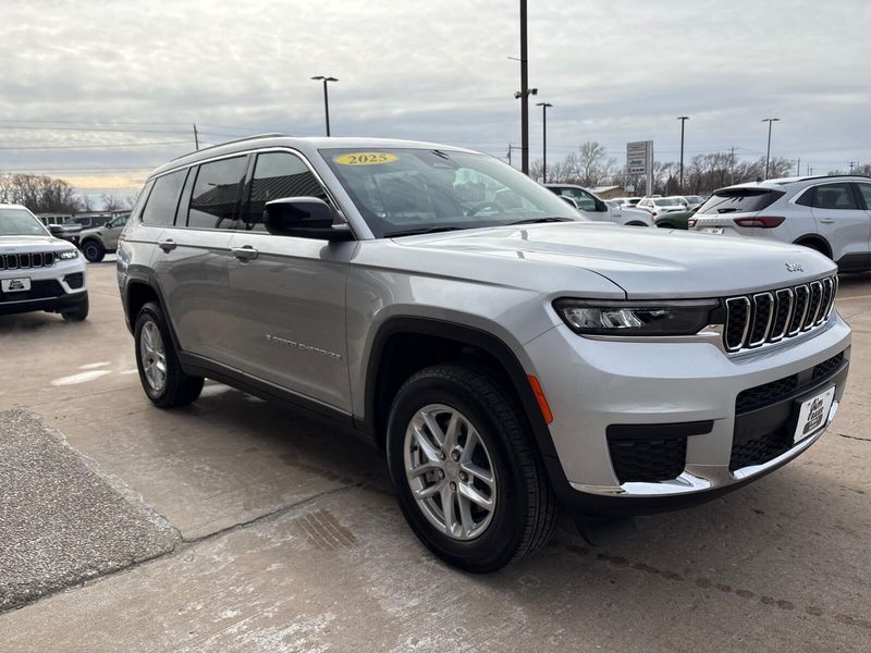 New 2025 Jeep Grand Cherokee L Laredo X 4x4Image 9