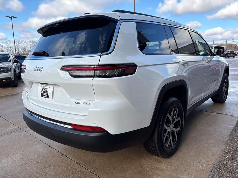 New 2025 Jeep Grand Cherokee L Limited 4x4Image 11
