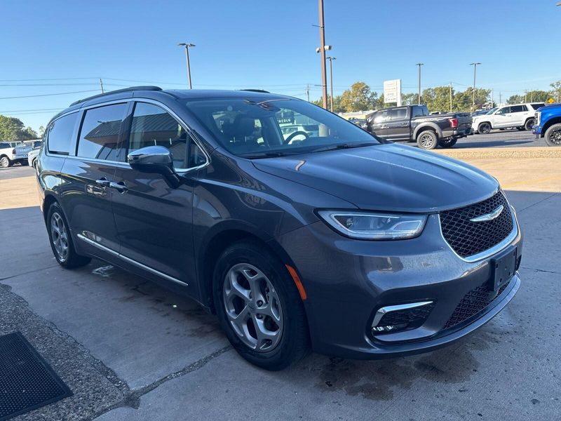 Used 2023 Chrysler Pacifica LimitedImage 8