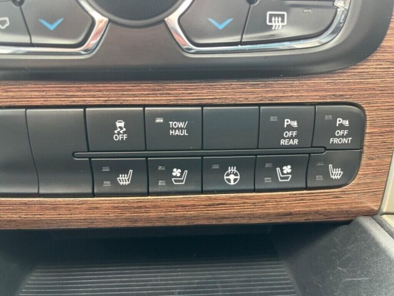 2017 RAM 1500 LaramieImage 21