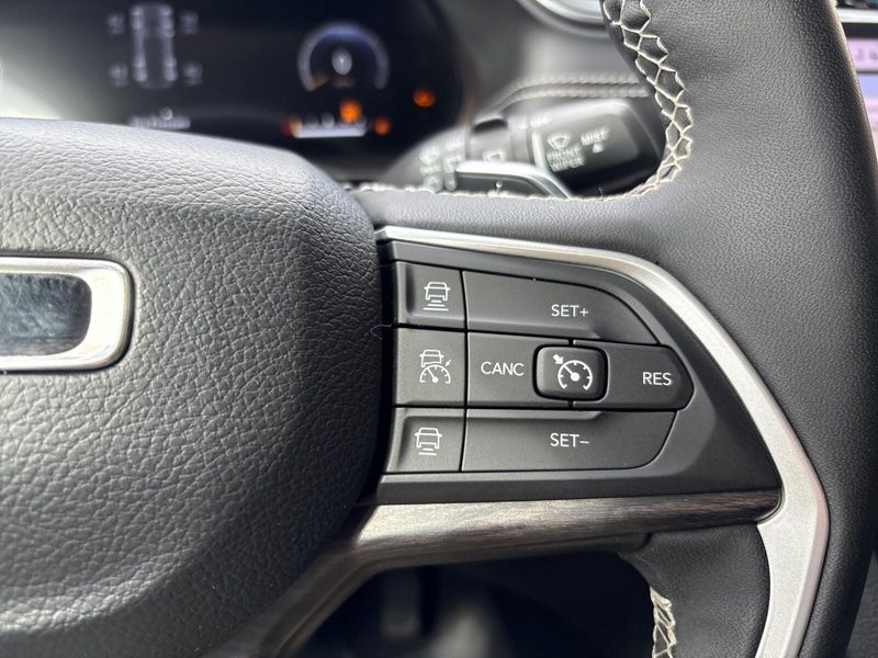 Used 2023 Jeep Grand Cherokee LimitedImage 16