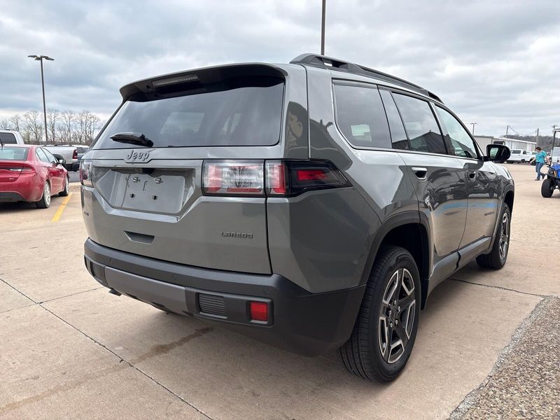 New 2026 Jeep Cherokee LaredoImage 8