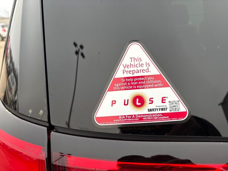 New 2026 Chrysler Pacifica Select AwdImage 12