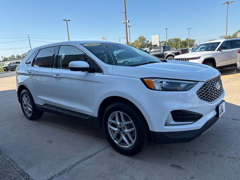 2023 Ford Edge SEL photo 7