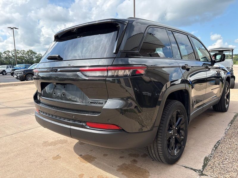 Used 2023 Jeep Grand Cherokee LimitedImage 9