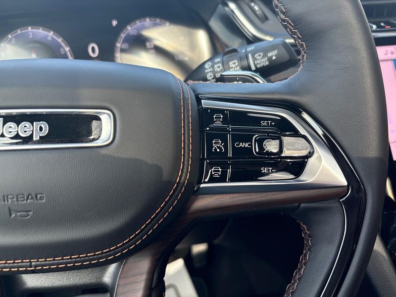New 2025 Jeep Grand Cherokee L Summit 4x4Image 17