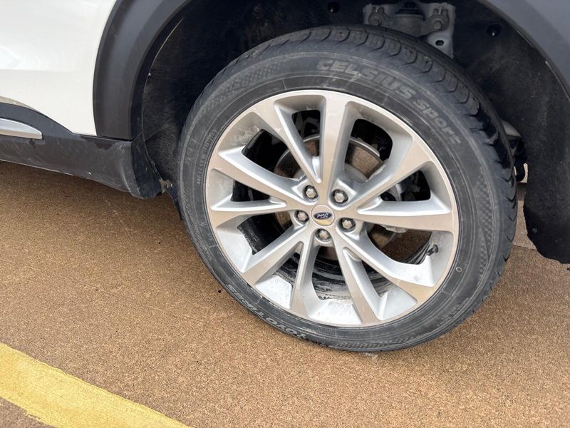 Used 2022 Ford Explorer PlatinumImage 6