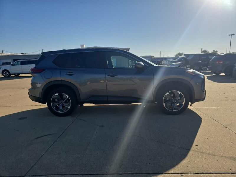 Used 2025 Nissan Rogue SVImage 9