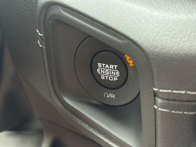 2025 Jeep Wrangler 4-door SaharaImage 18