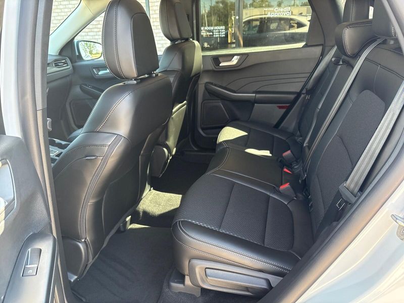 2025 Ford Escape photo 3