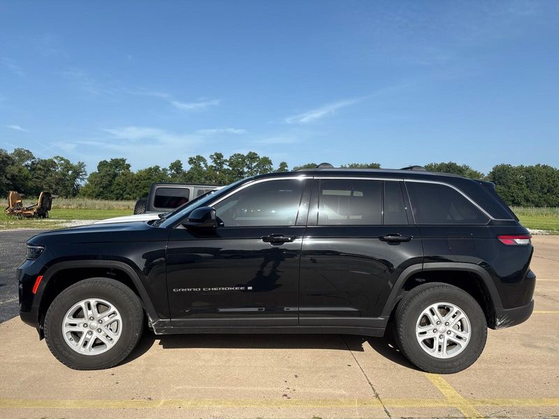 Used 2023 Jeep Grand Cherokee LaredoImage 2