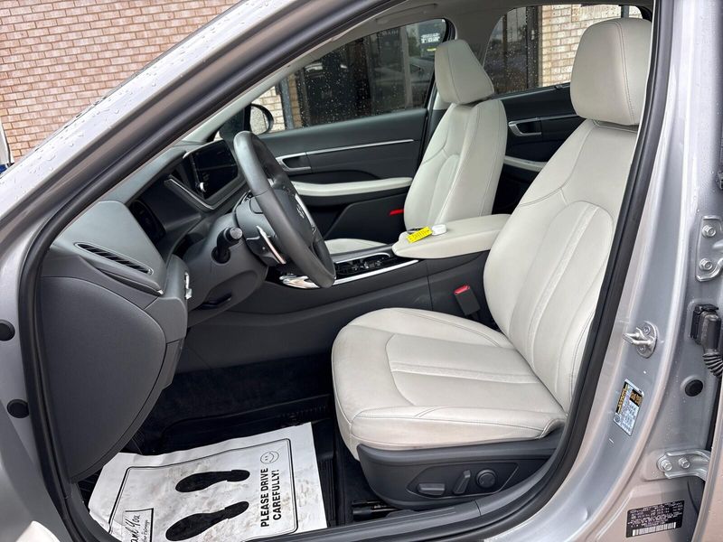 Used 2023 Hyundai Sonata Hybrid LimitedImage 3