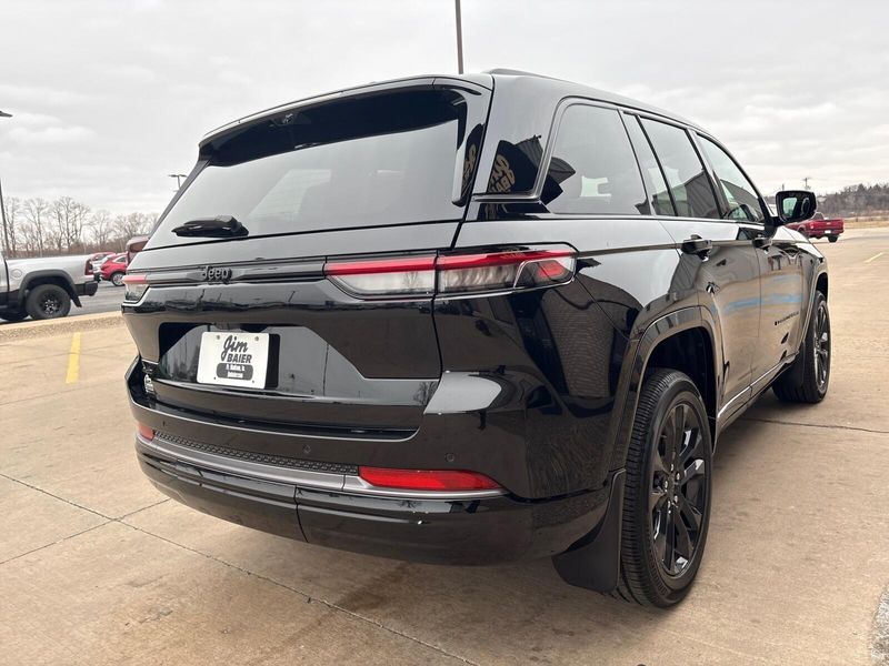 New 2026 Jeep Grand Cherokee Limited Reserve 4x4Image 10