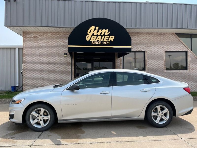 2021 Chevrolet Malibu LSImage 2