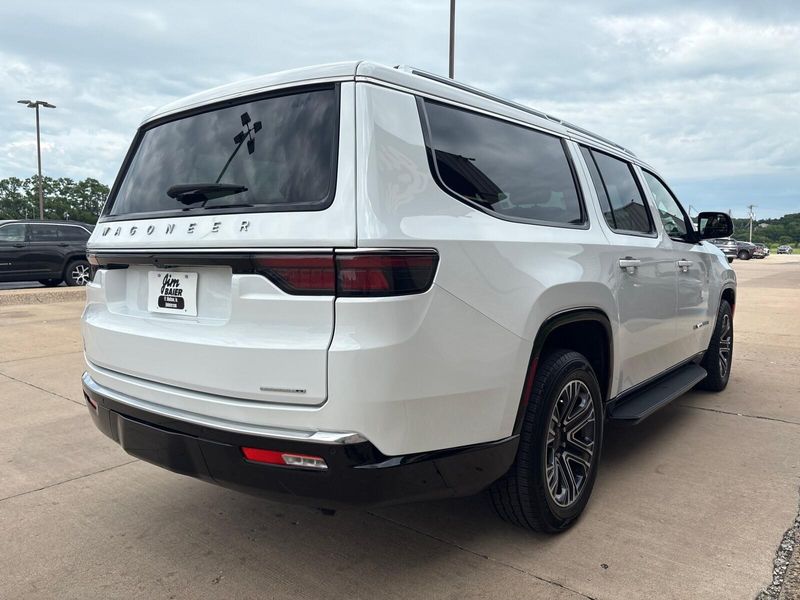 2024 Jeep Wagoneer L Series IIImage 9