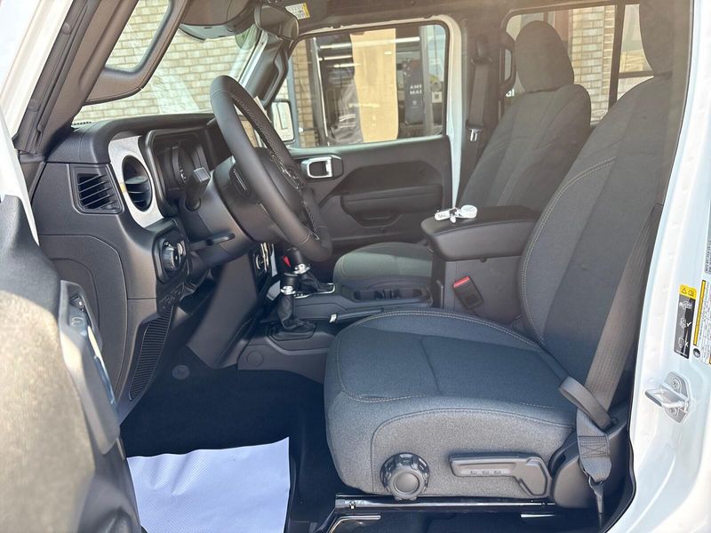 New 2026 Jeep Wrangler 4-door Sport SImage 3