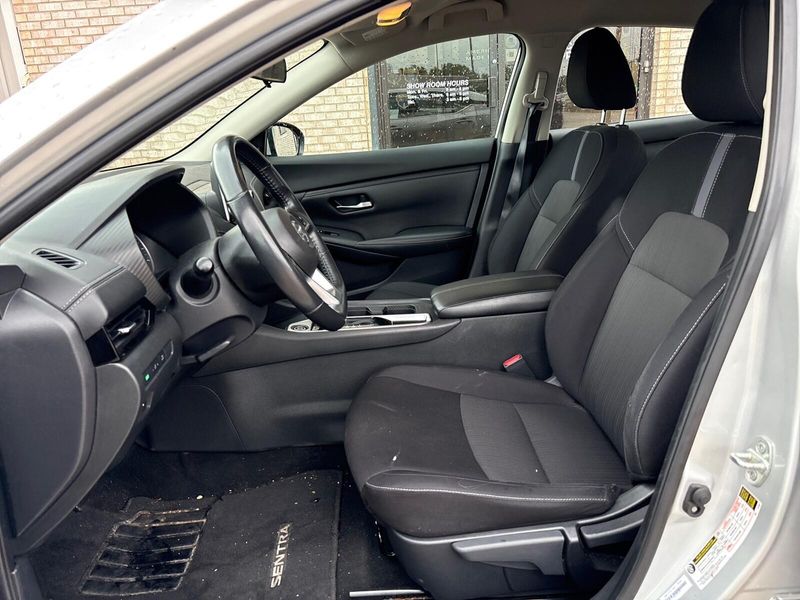 Used 2022 Nissan Sentra SVImage 3