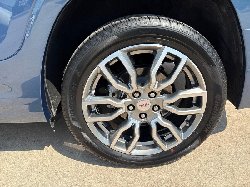 Used 2024 GMC Terrain DenaliImage 13