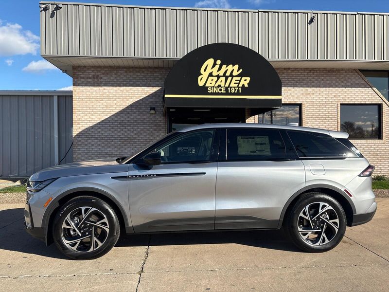 2026 Lincoln Nautilus Premiere photo 2