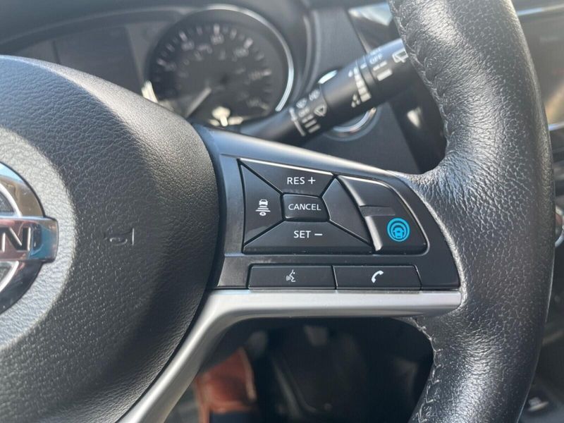 2019 Nissan Rogue SVImage 15