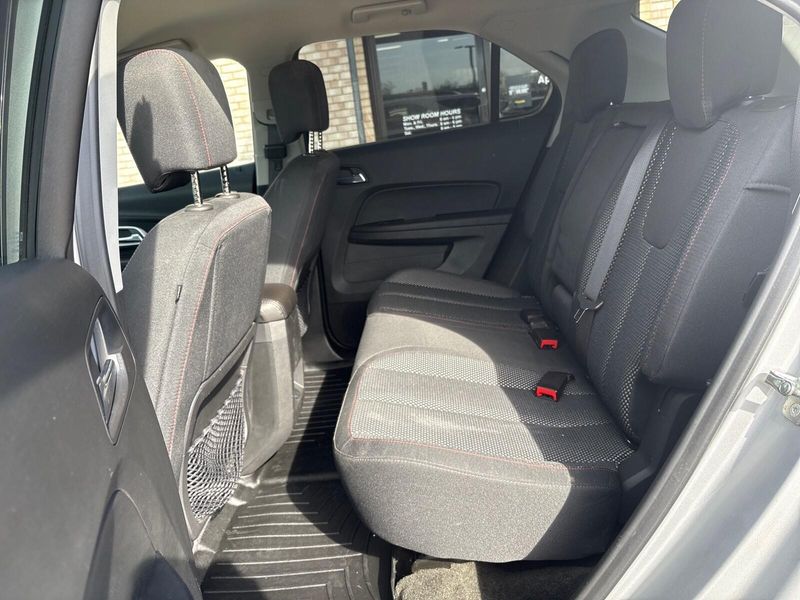 Used 2017 Chevrolet Equinox LTImage 4