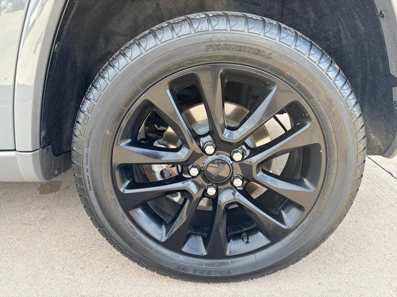 Used 2020 Jeep Grand Cherokee AltitudeImage 12