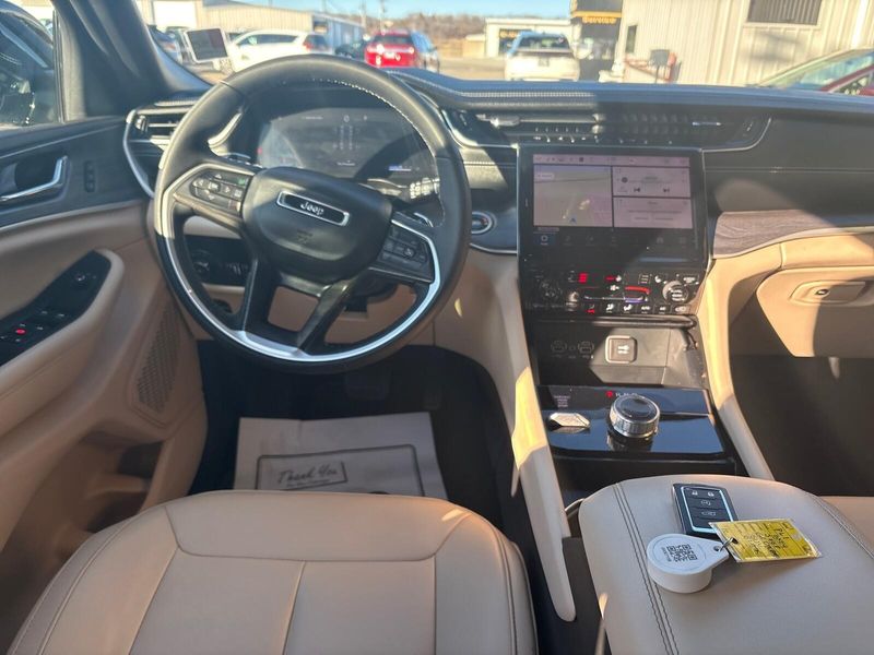 Used 2024 Jeep Grand Cherokee LimitedImage 6