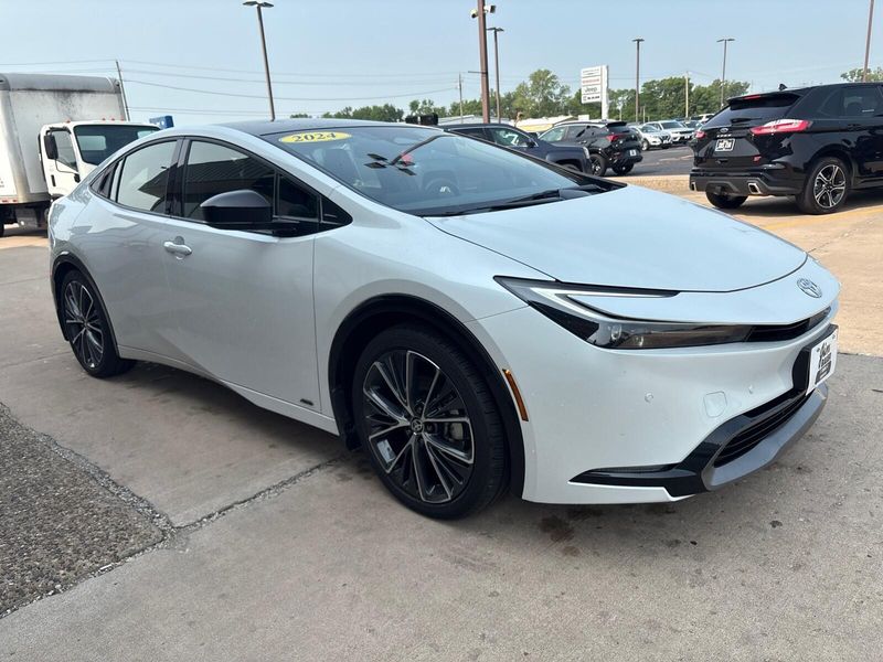 2024 Toyota Prius XLEImage 7