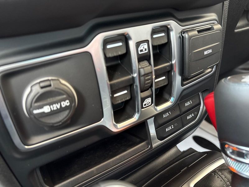 2025 Jeep Wrangler 4-door SaharaImage 17