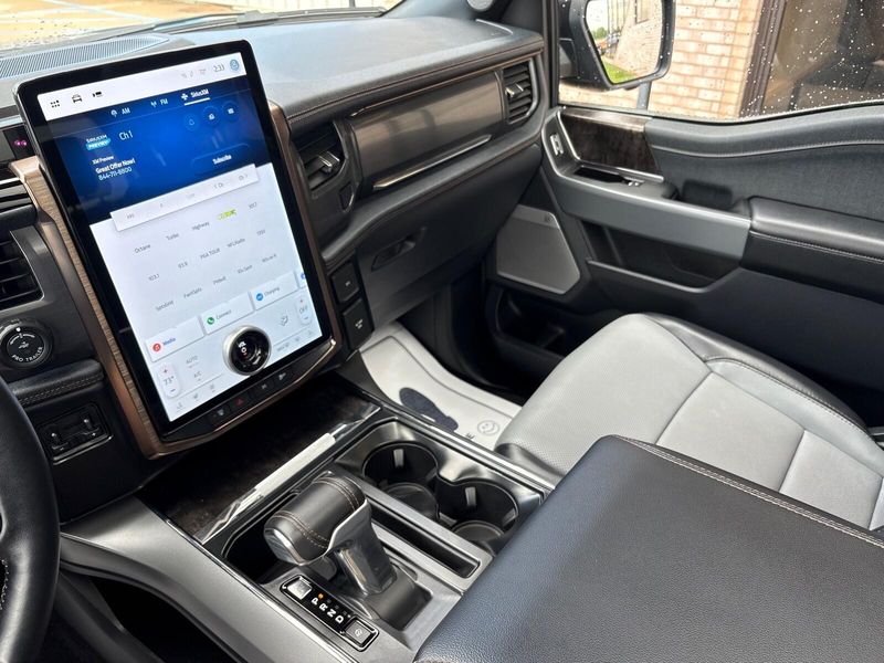 2023 Ford F-150 Lightning LariatImage 23