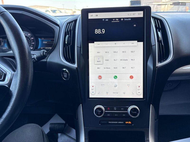 2023 Ford Edge SEL photo 17