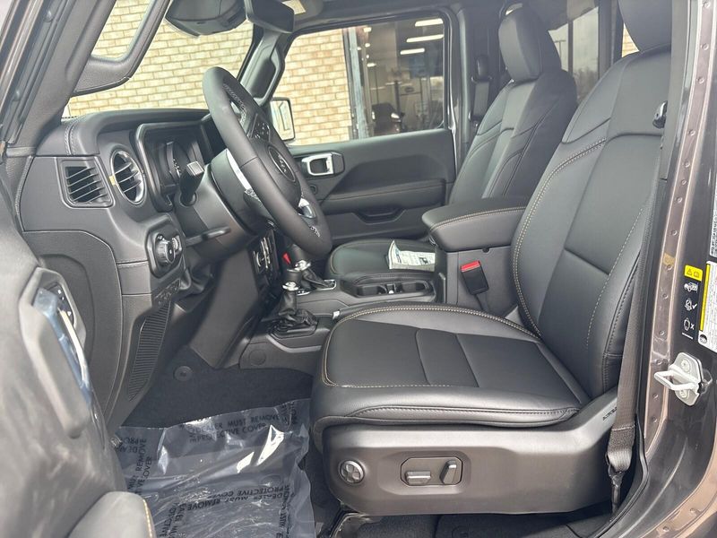 New 2026 Jeep Wrangler 4-door SaharaImage 3