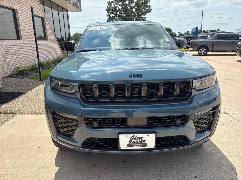 New 2026 Jeep Grand Cherokee Limited Reserve 4x4Image 7