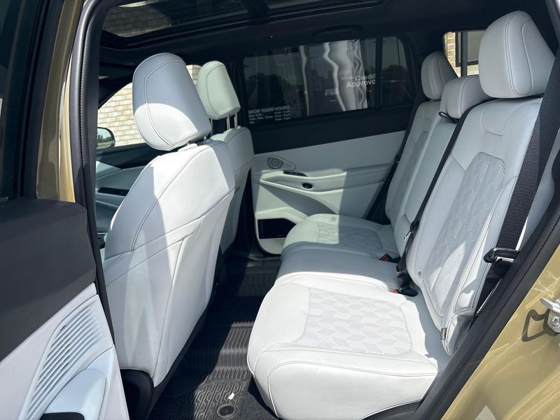 New 2026 Jeep Cherokee Overland 4x4Image 4
