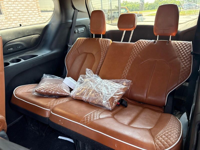 Used 2026 Chrysler Pacifica PinnacleImage 6