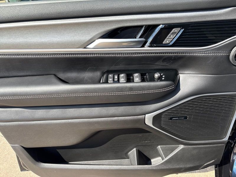 2025 Jeep Wagoneer L Carbide 4x4Image 17