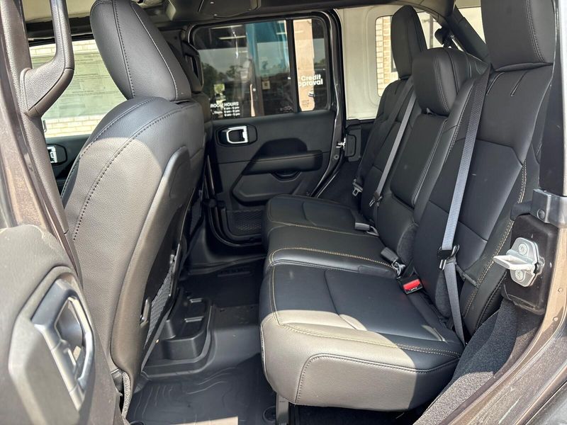2025 Jeep Wrangler 4-door SaharaImage 4