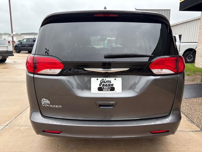 Used 2023 Chrysler Voyager LXImage 10