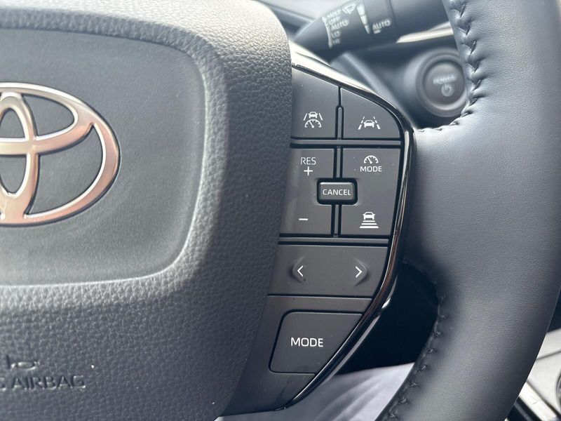 2024 Toyota Prius XLEImage 16