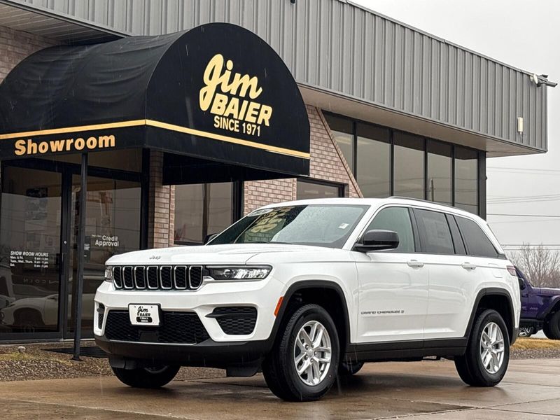 New 2026 Jeep Grand Cherokee Laredo X 4x4Image 1