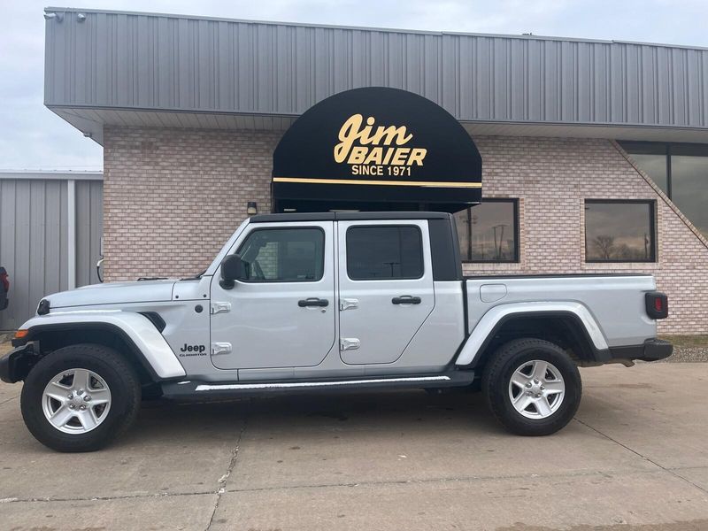 2022 Jeep Gladiator Sport SImage 2