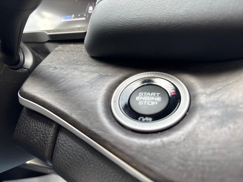 Used 2023 Jeep Grand Cherokee LimitedImage 19